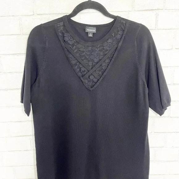 Torrid Black Knit Short Sleeve Shirt with Front Lace Detail Women's Size 1X - Picture 3 of 8